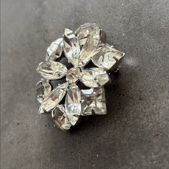 Vintage Crystal Brooch - Picture 8 of 11